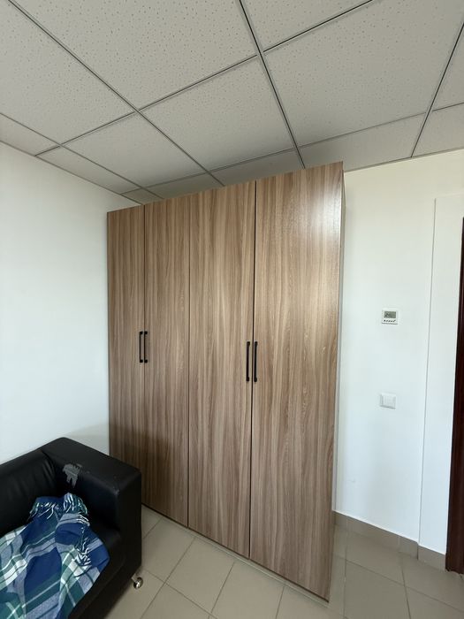 Офисный шкаф с полками