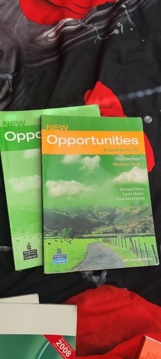 Учебници и учебни помагала по английски език