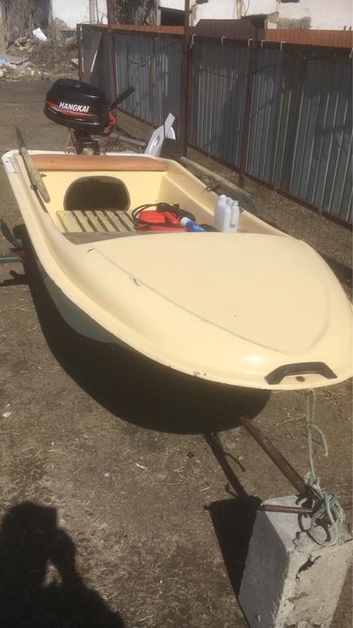 Продам лодку с мотором