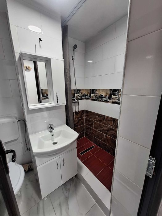 Închiriez apartament