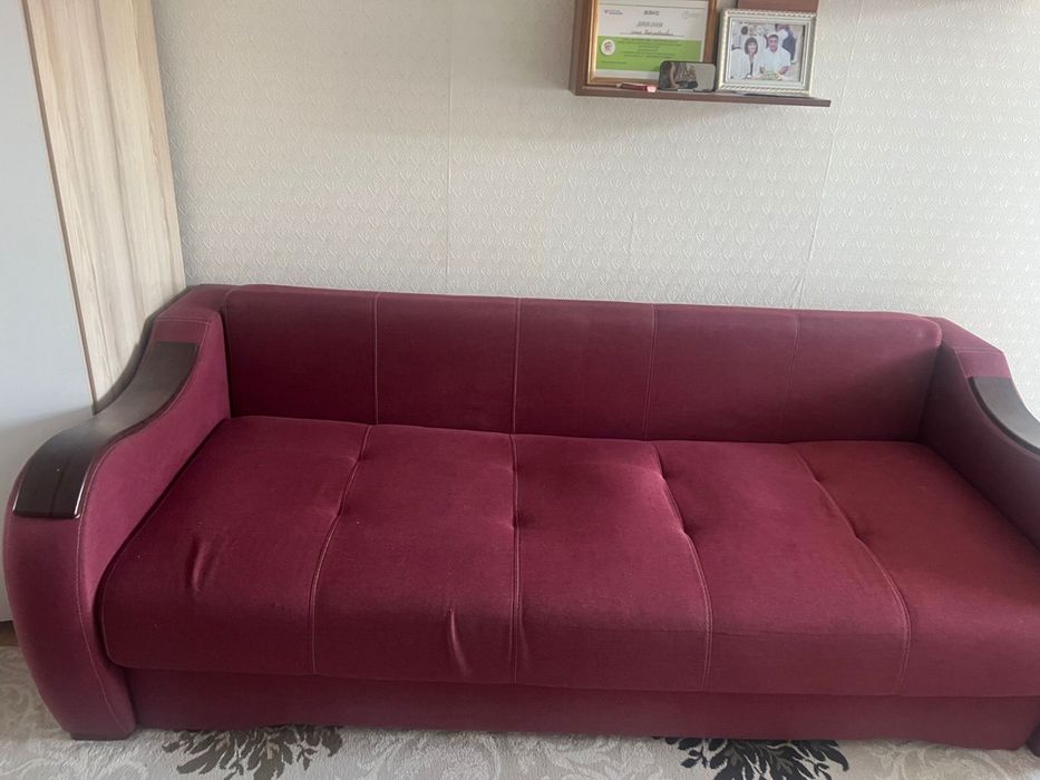 Продам диван для гостинной