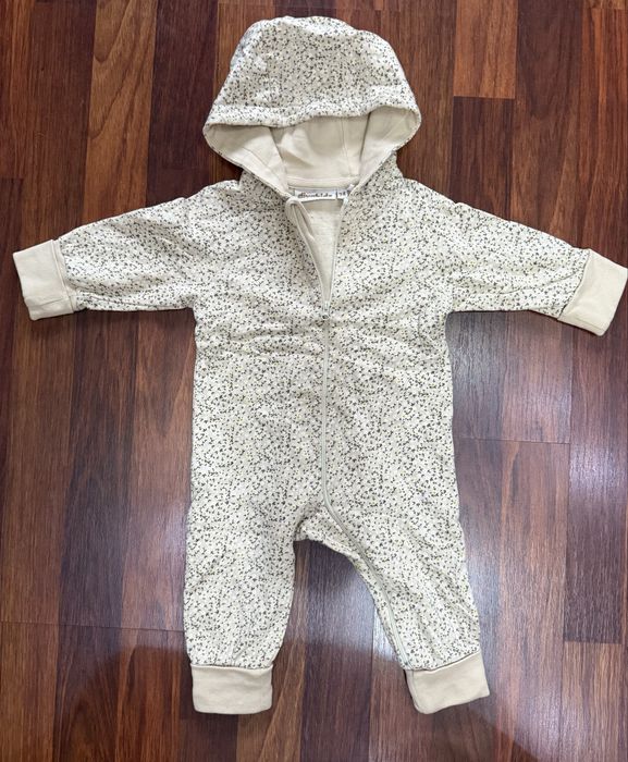 Детские вещи в количестве пяти штук зимние осенние весенние