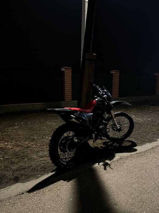 Продам мотоцикл эндуро 250 кубов