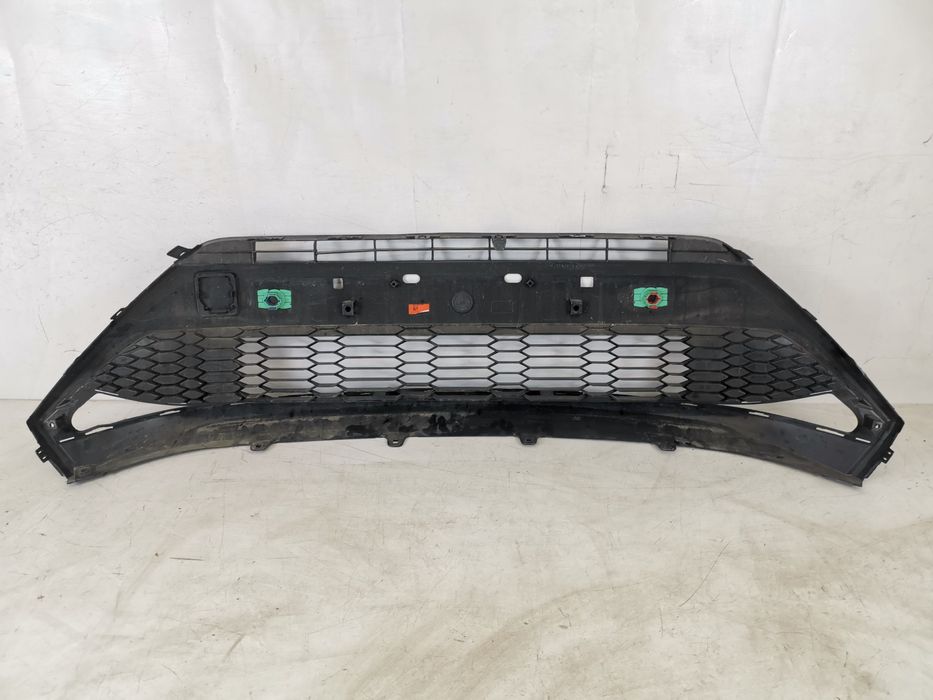 Тойота С-ХР / Toyota C-HR Оригинална предна решетка на бронята в добро