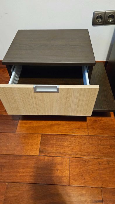 Нощно шкафче с едно чекмедже