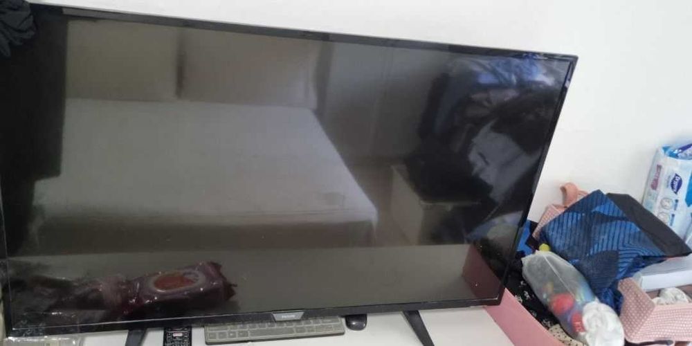 Televizor LED Philips, 102 cm , Full HD - garantie