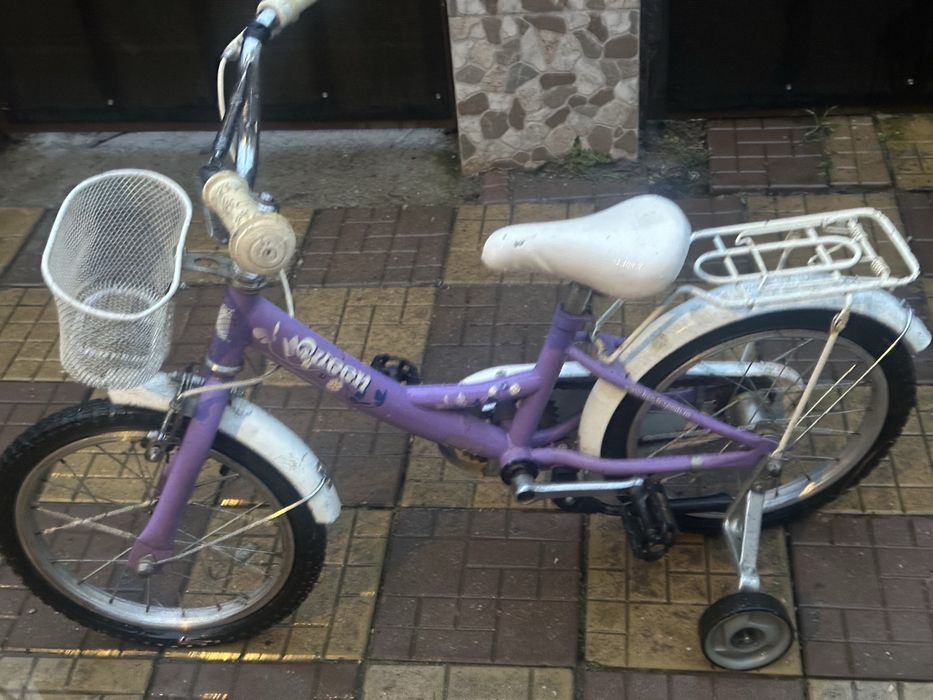 Bicicleta fetite cu roti ajutatoare