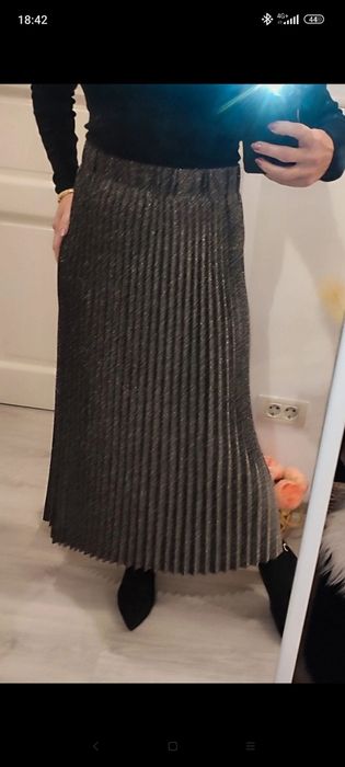 Fustita plisată banda lata in talie, 3/4, negru cu fir argintiu, L