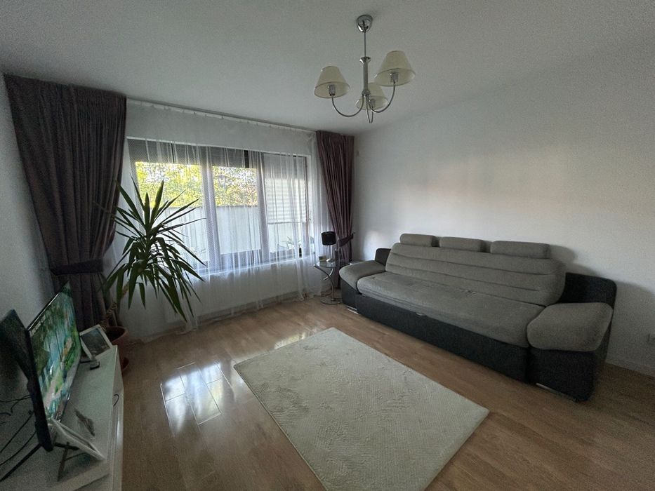 Proprietar inchiriez garsoniera cu curte si loc de parcare