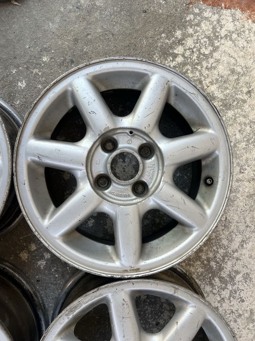 Продам комплект оригинальных литых дисков R14