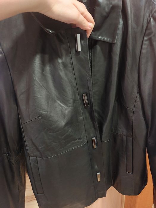 Geaca de piele neagra