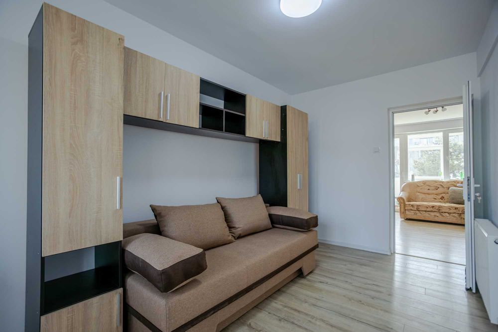 Proprietar vând apartament 3 Camere Ultracentral Mangalia, Etaj 2/4, Centrală
