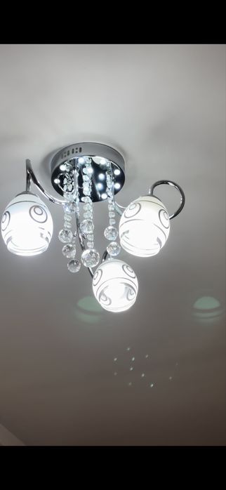 Люстра в хорошем состоянии