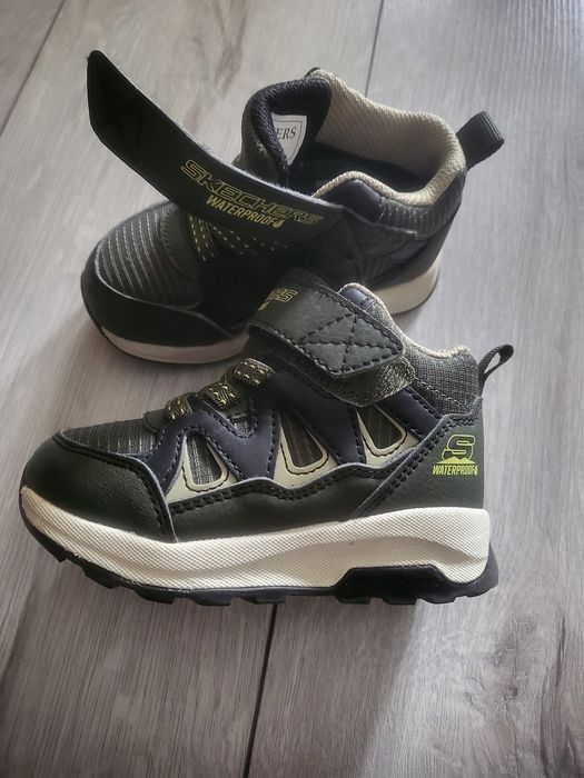 Vând ghetuțe băiețel