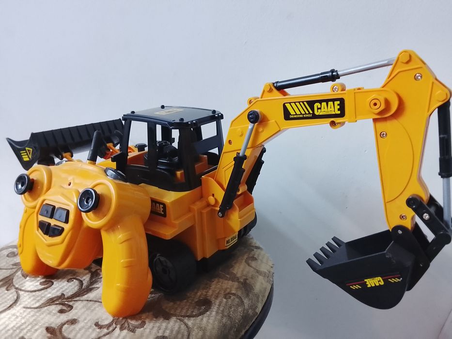 Продам трактор на пульте