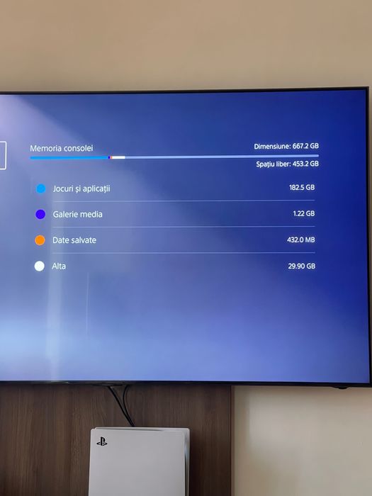 Vând PS5 cu doua manete si jocul fifa25 instalat,predau doar in persoana!