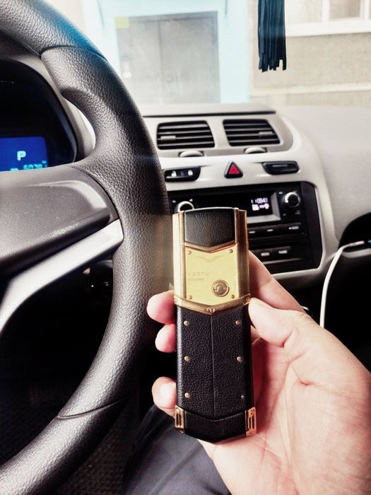 Продам телефон vertu