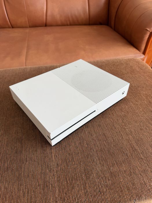 Vand consola xbox one s