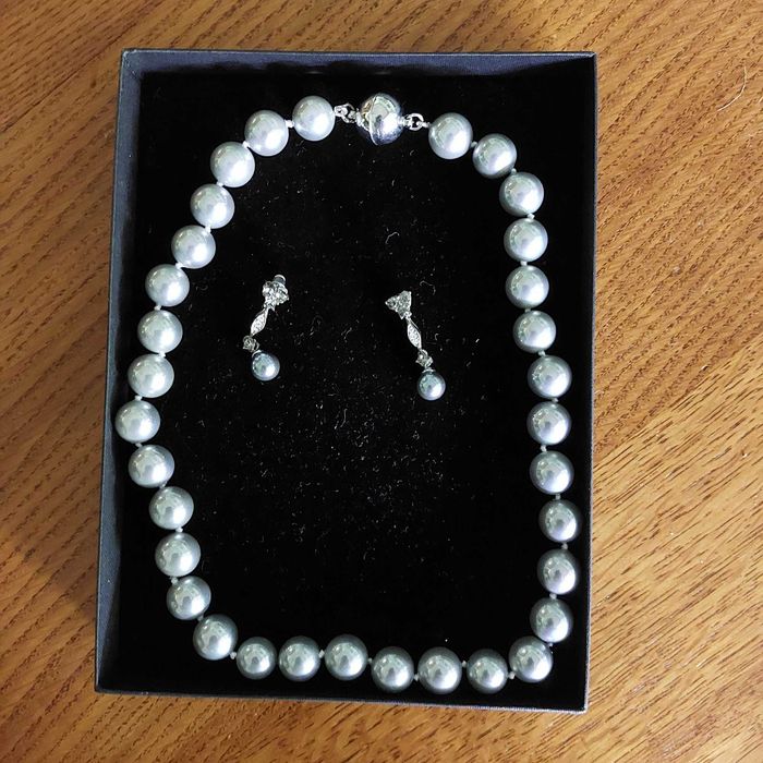 Комплект колие и обеци сиви перли