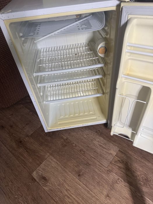 Холодильник продается
