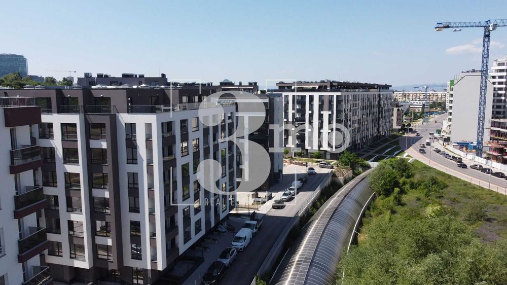 Продава се Тристаен апартамент в София, Дружба 2 - 162 кв.м за 1978 €/кв.м - Снимка #1