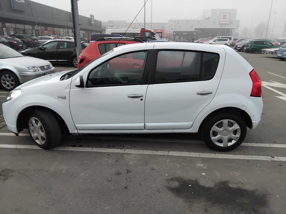 DACIA SANDERO 2009   1.4 BENZINA  60325 km