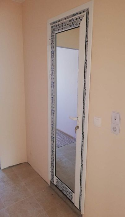 Бели алуминиеви врати с двустранно огледало