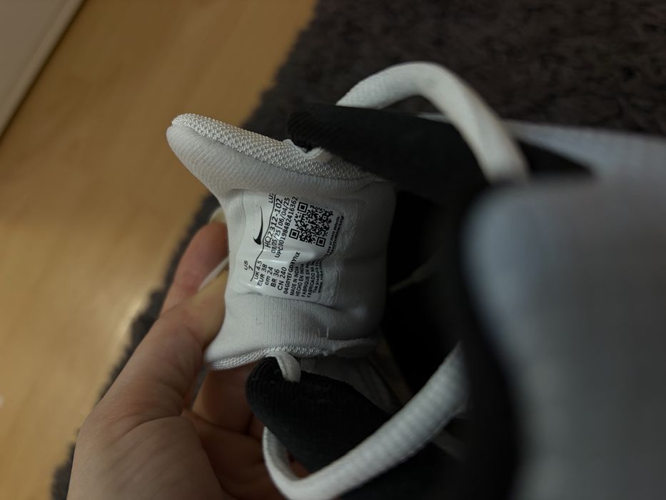 Adidasi nike metro tek 38