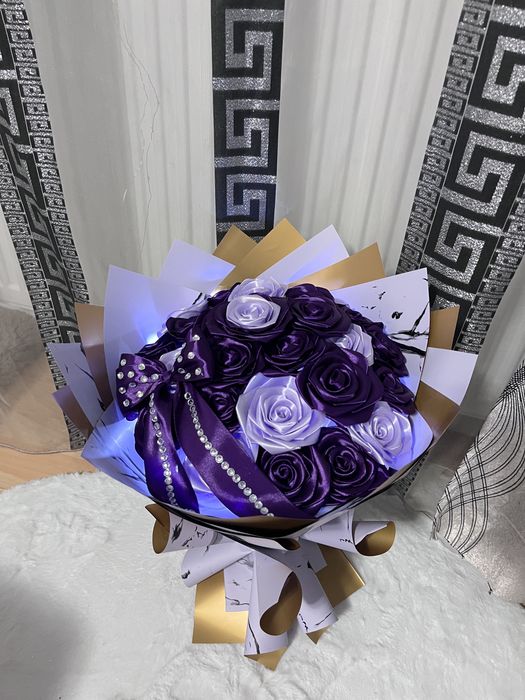 Buchet trandafiri satin