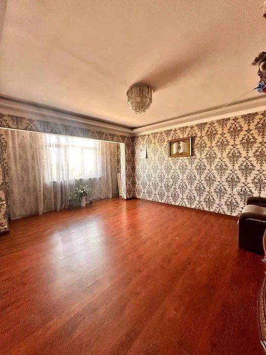 3/7/9. Сергели 1, Янгихает р-н. Метро "Chinor" - 300 м. Квартира 70 м²