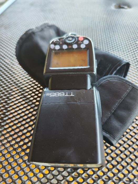 Vând blitz Godox TT 685 Nikon