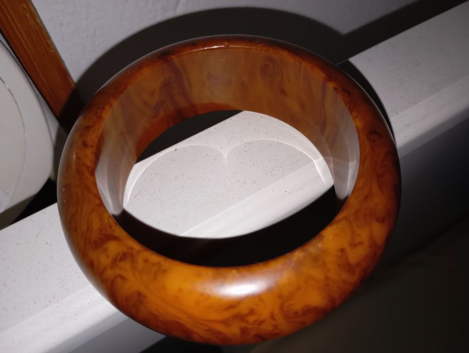 уникална гривна автентичен „Butterscotch Bakelite Bangle“ 20те - 40те