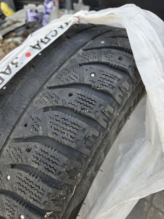 Зимние шины 215/60/16