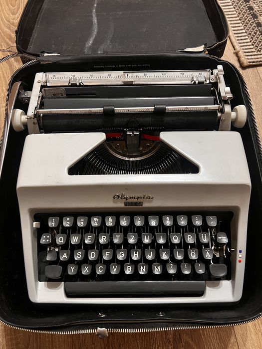 Masina de scris Olympia Monica