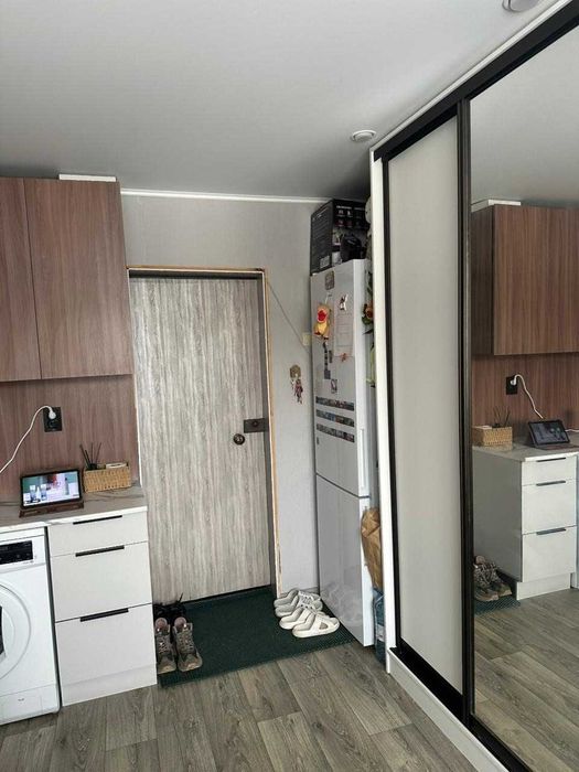 Продается комната в общежитии район 8 школы.