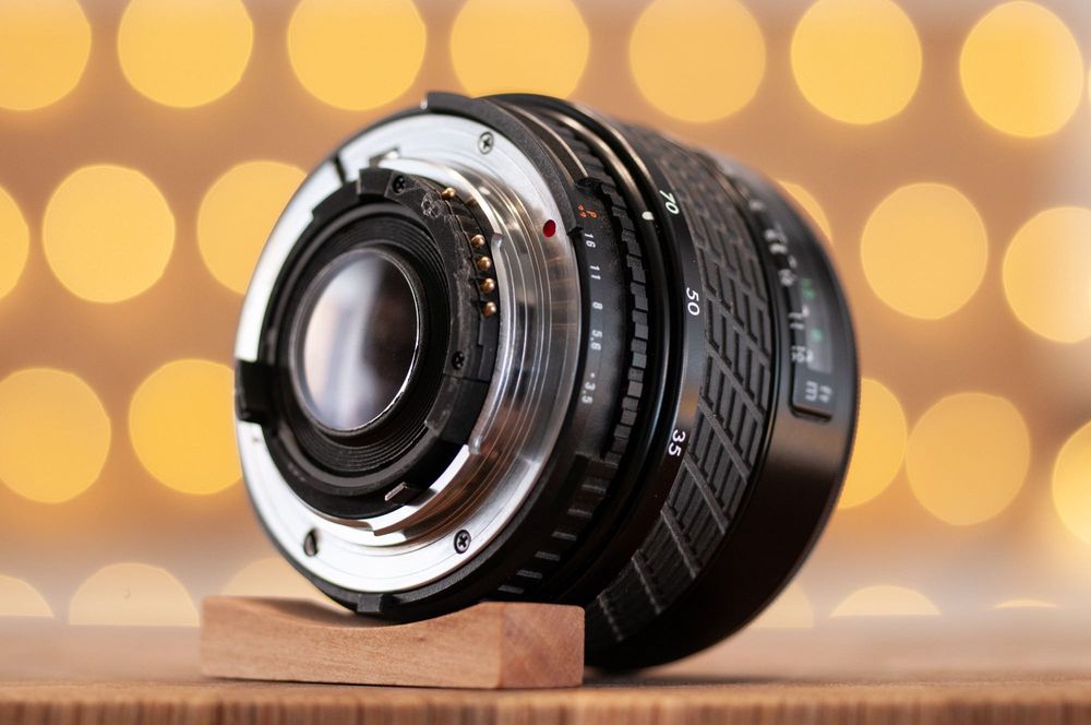 Nikon Exakta AF 35-70mm f/3.5-4.5 обектив Никон