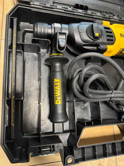 Електрически перфоратор DeWALT D25133 Нов!!!