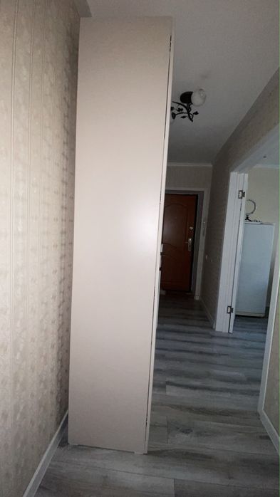 Шкаф новый 2 дверный