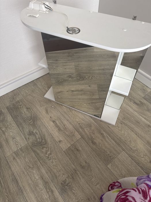 Продам зеркало-шкафчик