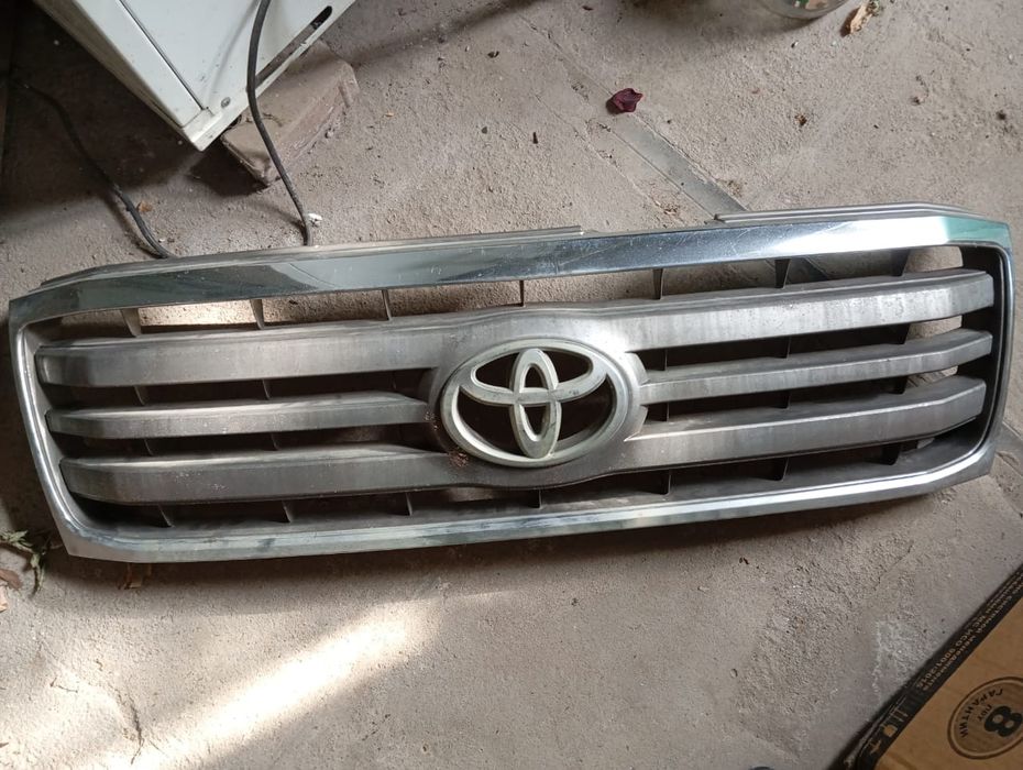 Решетки на Тайота 200 рест и до рест