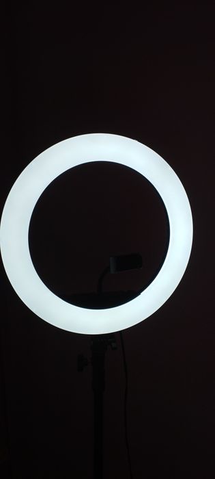 срочно продаются Тik tok lampa 43.5 eng kattasi hamma narsasi bilan