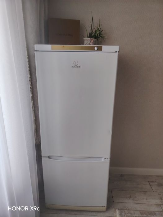Холодильник Indesit