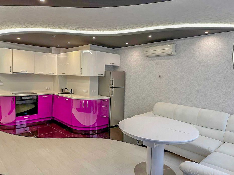 Дава се под наем Тристаен апартамент в София, Младост 4 - 99 кв.м за 820 € - Снимка #1