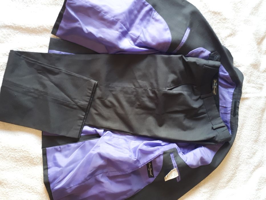 Продаю костюм в школу