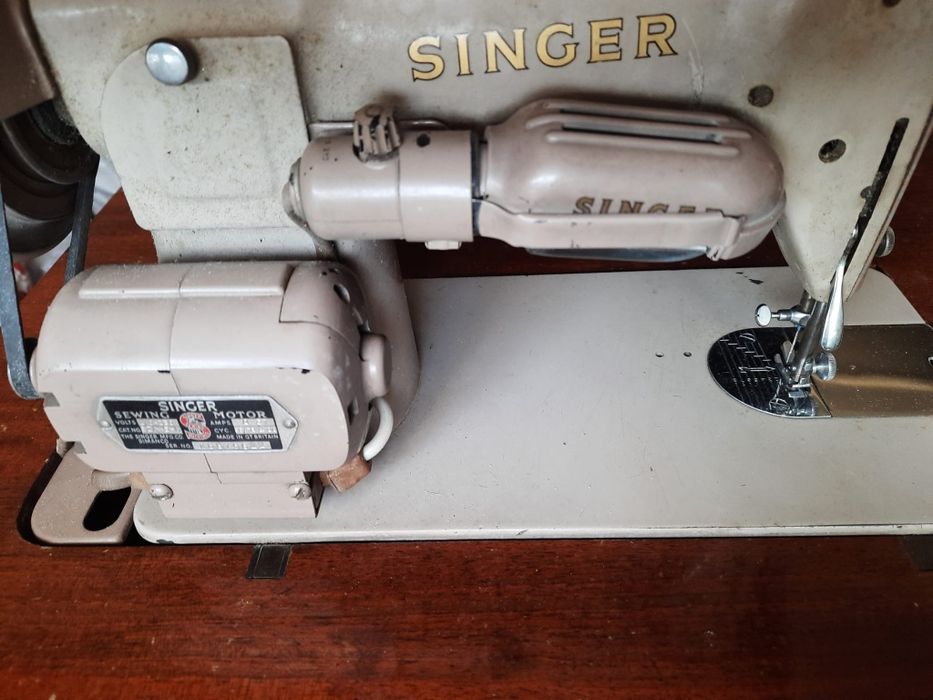 Masina de cusut SINGER