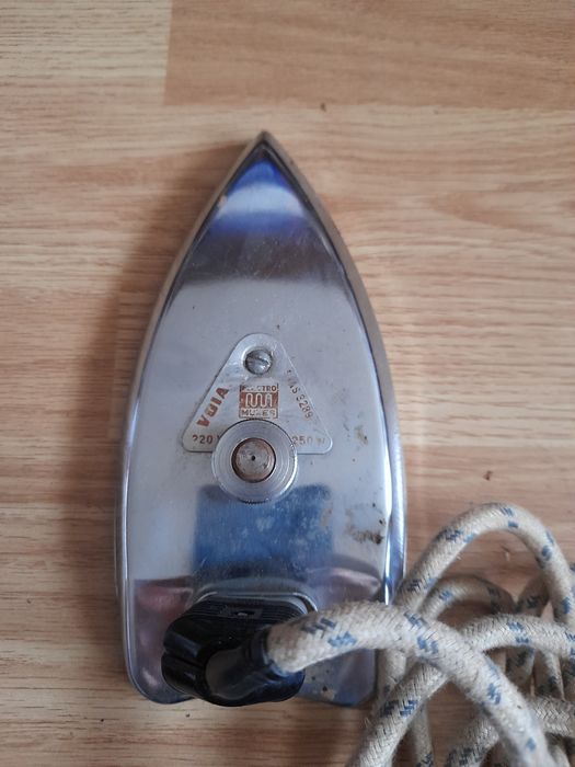 Fier de calcat vechi