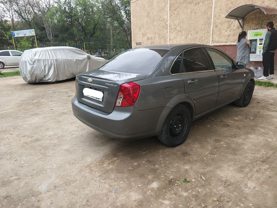 Ласетти сотилади