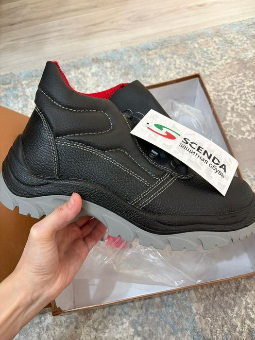 Продам спец ботинку 42 размер