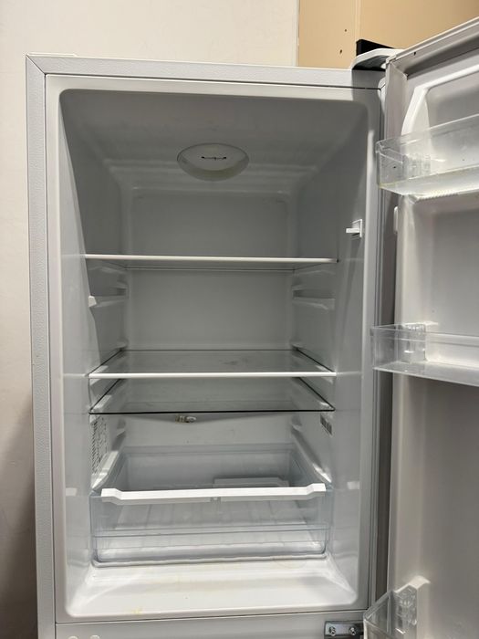 Холодильник не большой