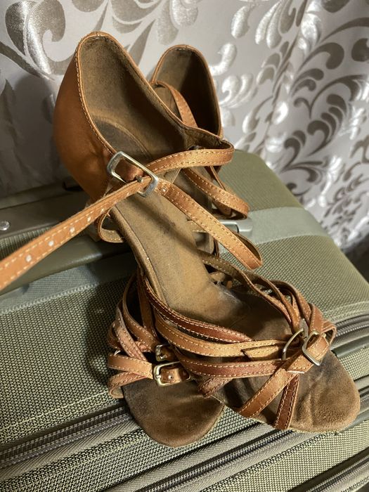 Продам туфли для бальных танцев